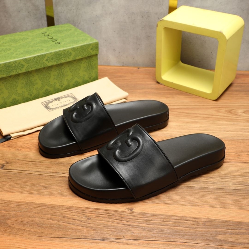 G*u*i slippers